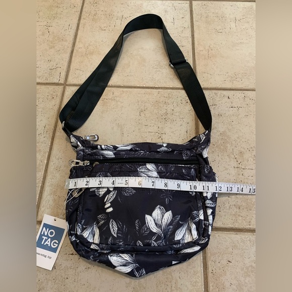NIB NO TAG Black & White Floral Nylon Crossbody Shoulder Bag Multi-Zip Pockets - Picture 9 of 12